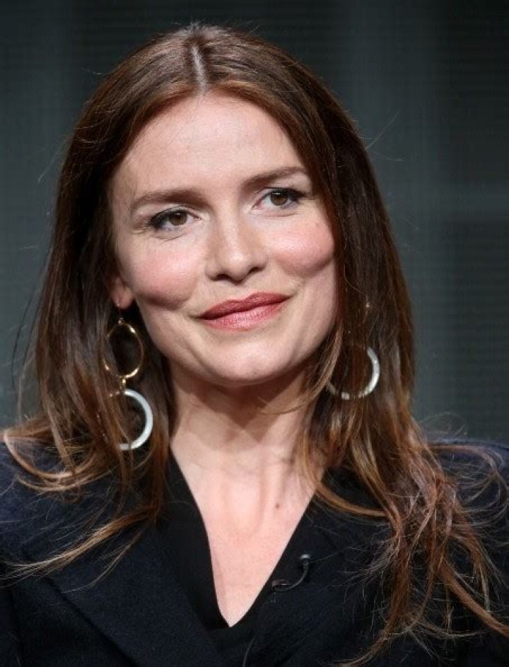 Saffron Burrows Net Worth | Celebrity Net Worth
