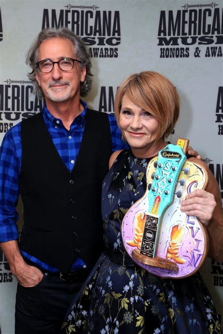 Shawn Colvin - Bio, Age, Wiki, Facts and Family