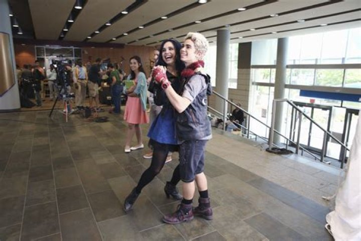 SOFIA CARSON, CAMERON BOYCE – Celeb Secrets