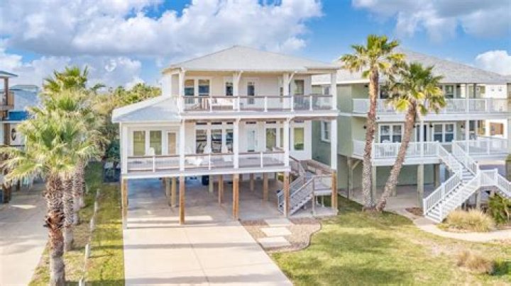 The Top 5 Beach Vacation Home Rentals in the U.S. for 2023