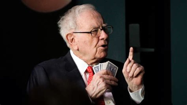 Warren Buffett Has Very Simple Answer To The Question "How'd You Get So Rich?!?!"