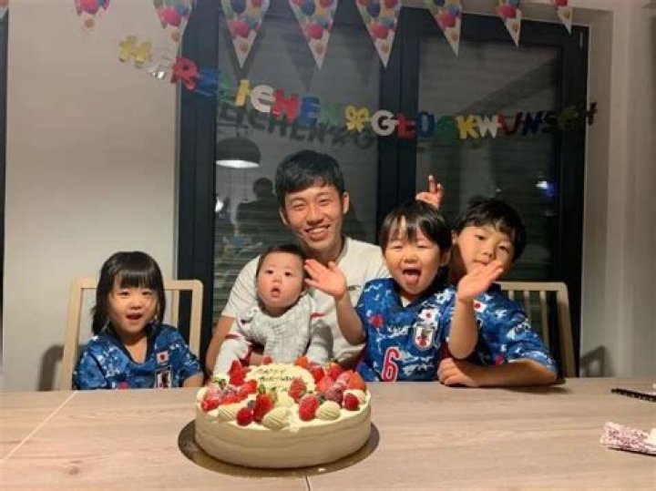 Wataru Endo's Bio, Family, Net Worth, Salary, Earnings, Career Stats, Wife and Relationship Status