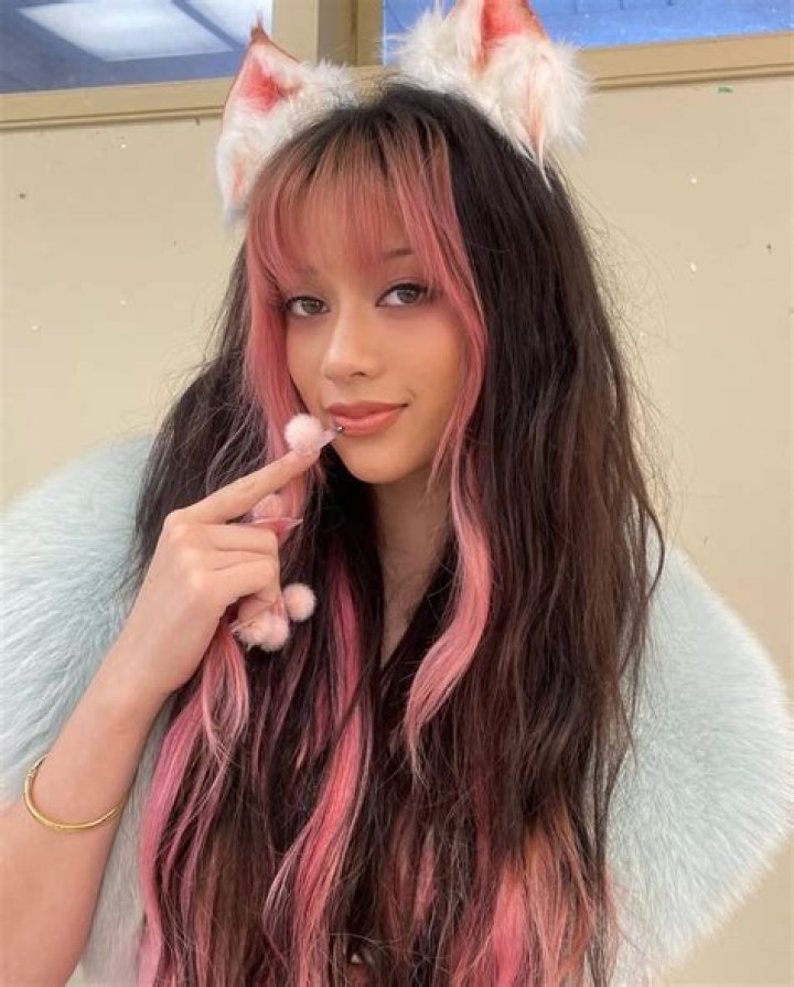 What's Different About Megan Fox's Thumbs? The Full Story