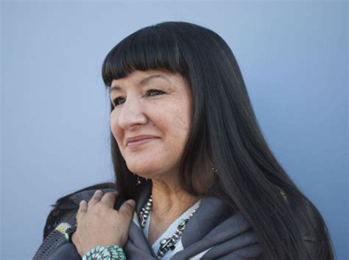 Where Did Sandra Cisneros Grow Up?