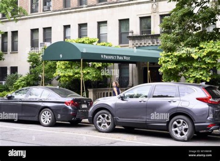 Where Does Chuck Schumer Live?