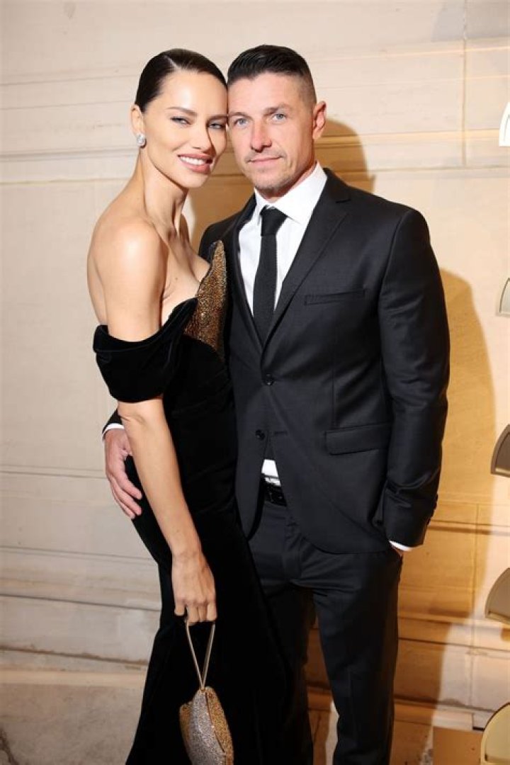 Who is Adriana Vargas Dating Now?