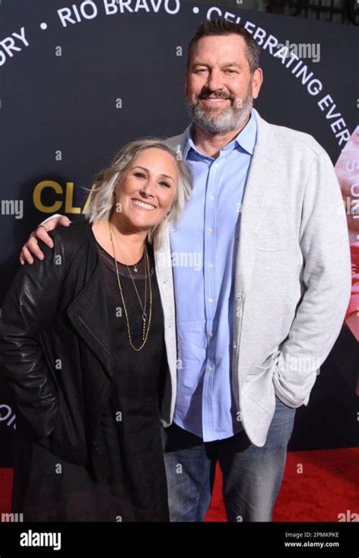 Who is April Ross Dating Now?