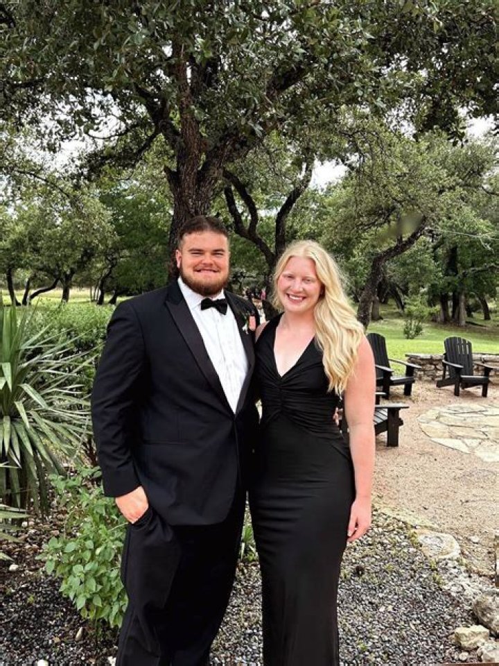 Who is Emma Lee Moss Dating Now