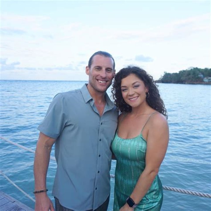 Who is Holly Marie Powell Dating Now