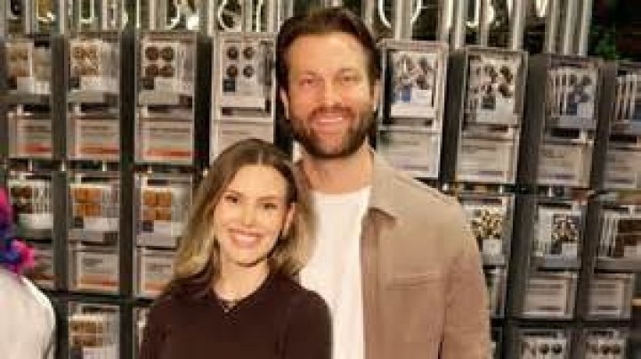 Who is Isabelle Carre Dating Now?