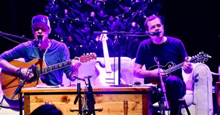 Who is Jake Cinninger Dating Now