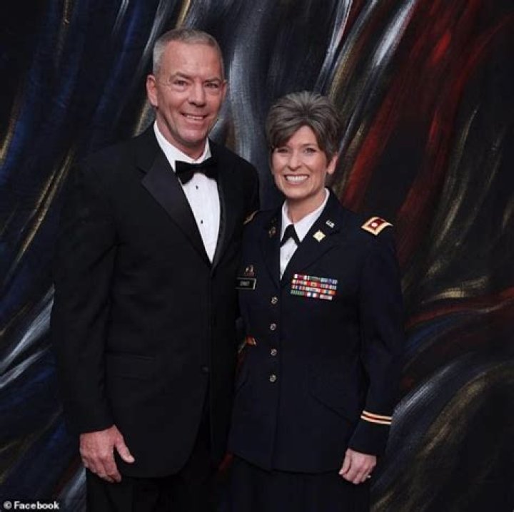 Who is Joni Ernst Dating Now