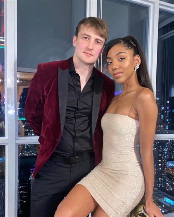 Who is JustDustin Dating Now?