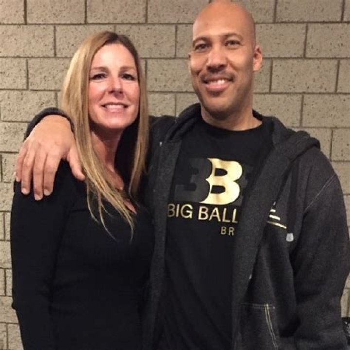 Who is Lavar Balls wife, Tina? Her Bio, Net Worth, Salary, Contract, Earnings, Career, Stats, Married Life and Children