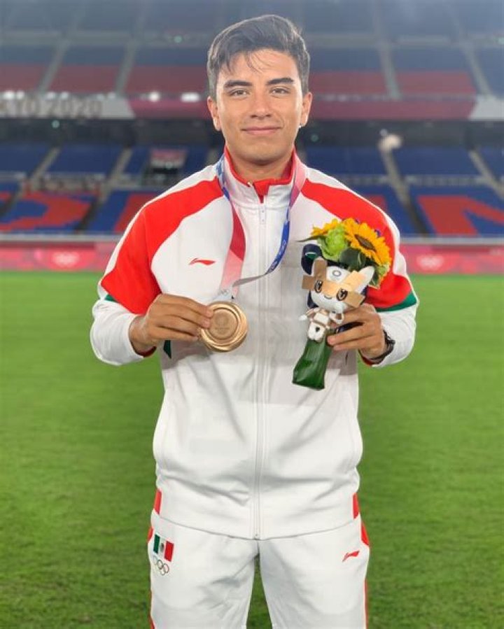 Who is Mexican athlete Fernando Beltran? Know About His Bio, Age, Height, Net Worth, Salary, Contract, Earnings and Girlfriend