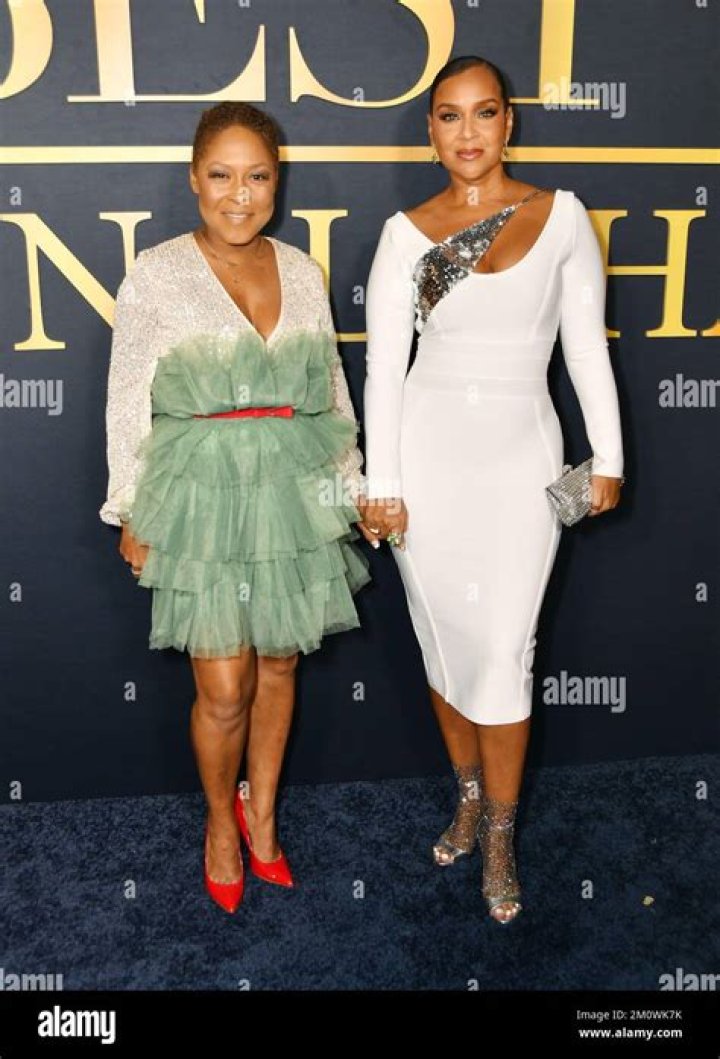 Who is Monica Calhoun Dating Now