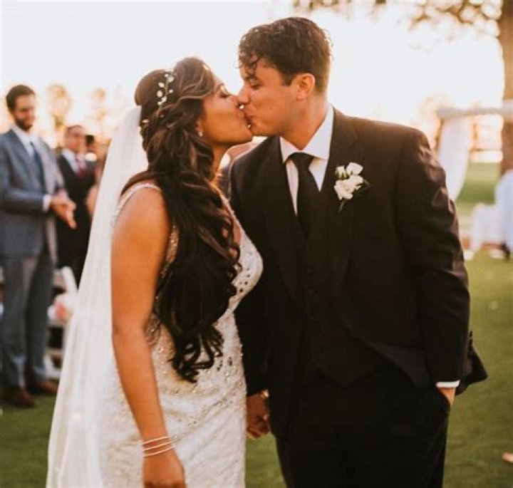 Who is Natalies Outlet Dating Now?