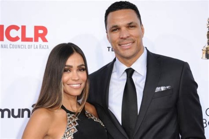 Who is October Gonzalez Dating Now?