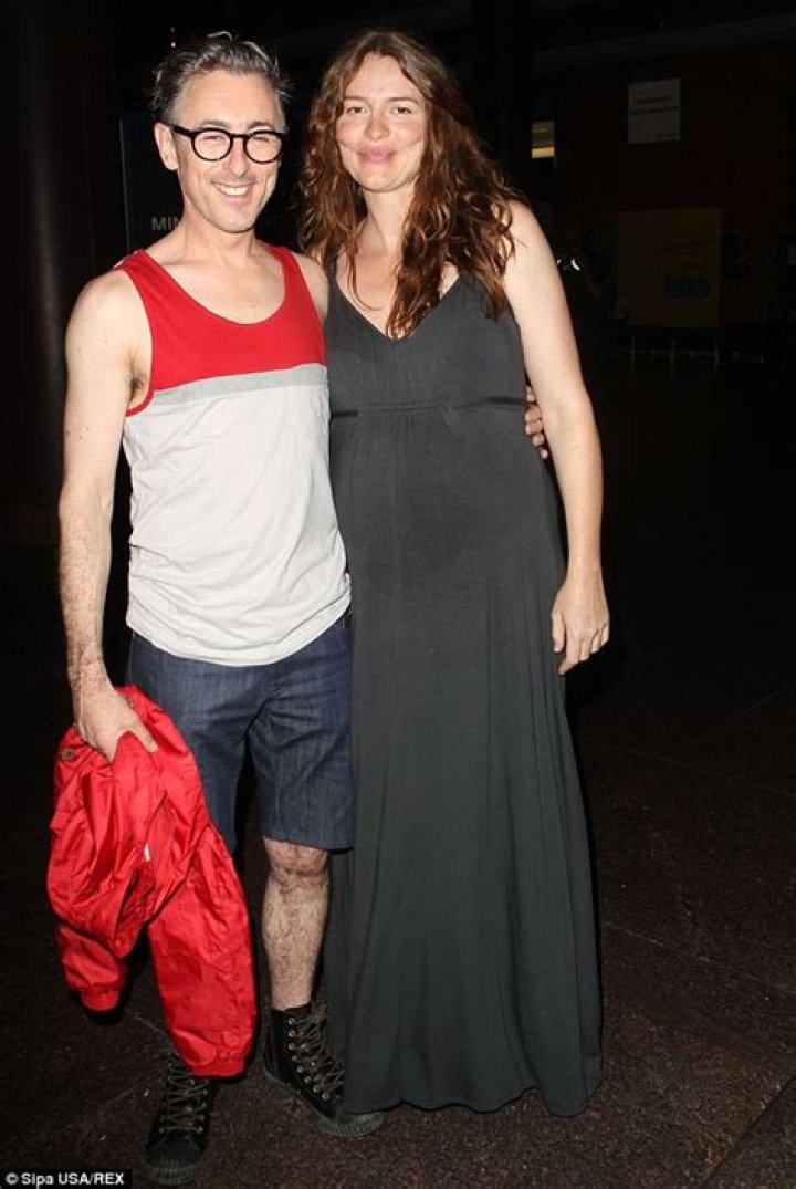 Who is Saffron Burrows Dating Now