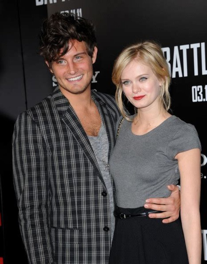 Who is Sara Paxton Dating Now