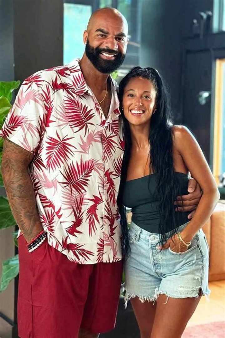 Who is Sarah Carlos Dating Now