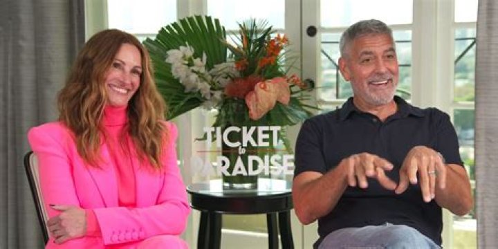 Why Julia Roberts & George Clooney Needed 80 Takes to Get Their Onscreen Kiss Right