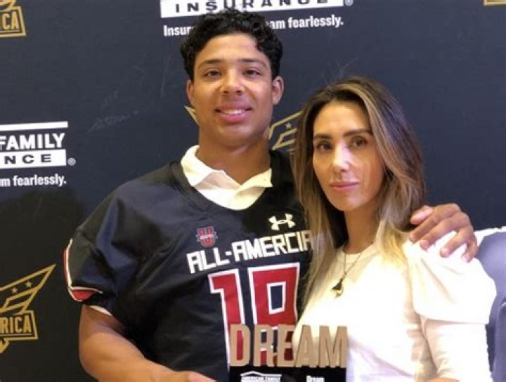 Zach Charbonnet Bio, Age, Height, High School Stats, College Stats, Transfer, Net Worth, & Girlfriend